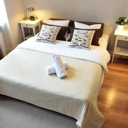 Blooms Inn - City Center Poznan By Friendly Apartments