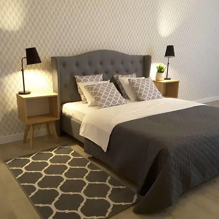 Blooms Inn - City Center Poznan By Friendly Apartments *