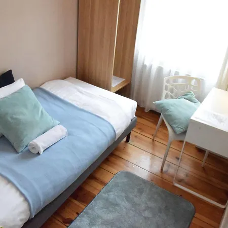 Blooms Inn - City Center Poznan By Friendly Apartments