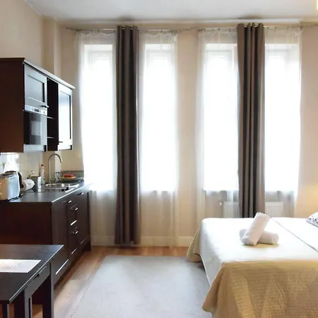 Blooms Inn - City Center Poznan By Friendly Apartments Poznan