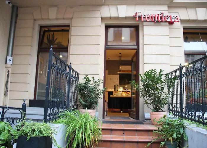 Blooms - Center By Friendly 3*