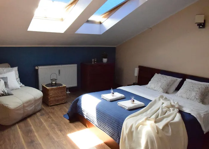 Blooms - Center By Friendly 3*